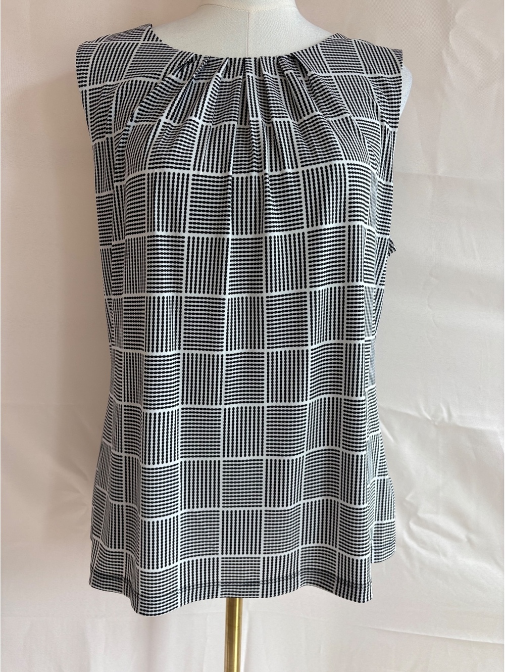 Calvin Klein Women's Black and White Patterned Sleeveless Blouse Size XL